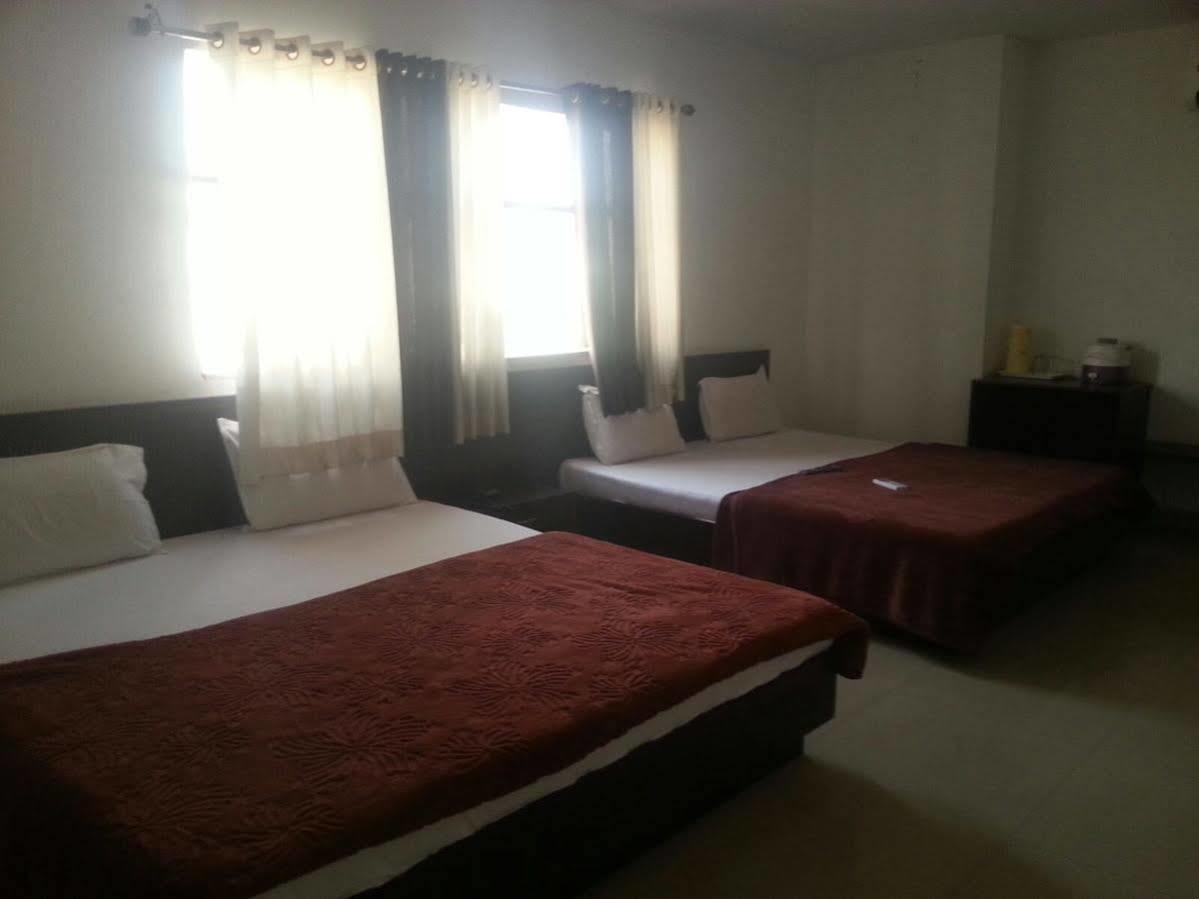 Hotel Pearl Palace อุเดเปอร์ ภายนอก รูปภาพ