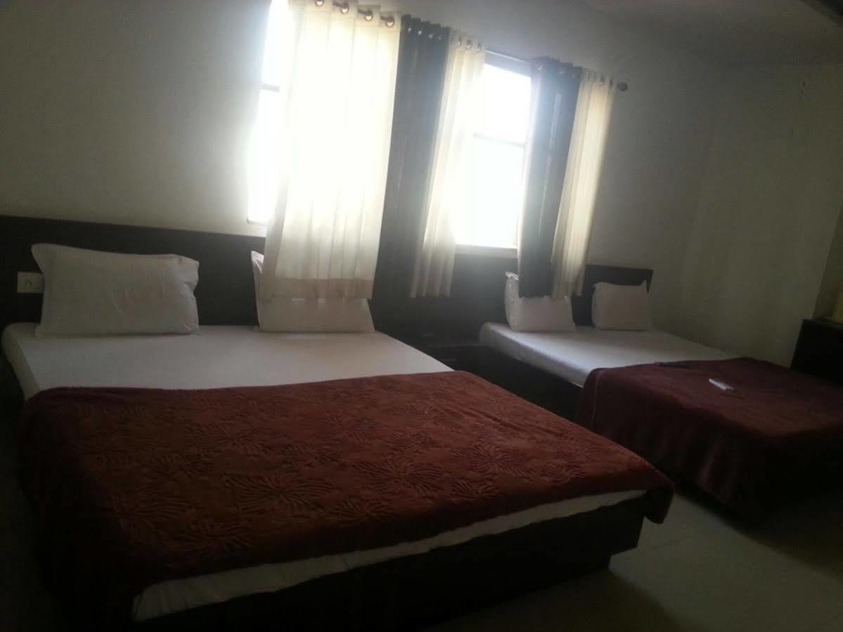 Hotel Pearl Palace อุเดเปอร์ ภายนอก รูปภาพ