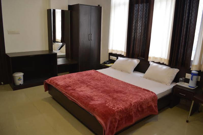 Hotel Pearl Palace อุเดเปอร์ ภายนอก รูปภาพ